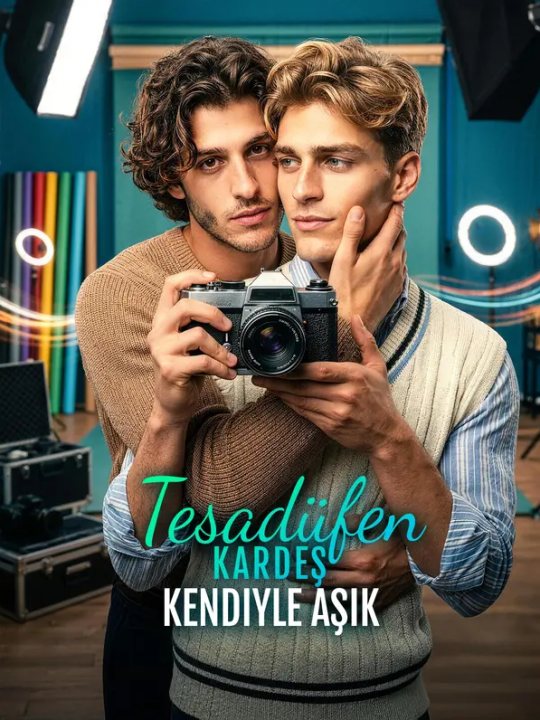 Tesadüfen Kardeş, Kendiyle Aşık kapak